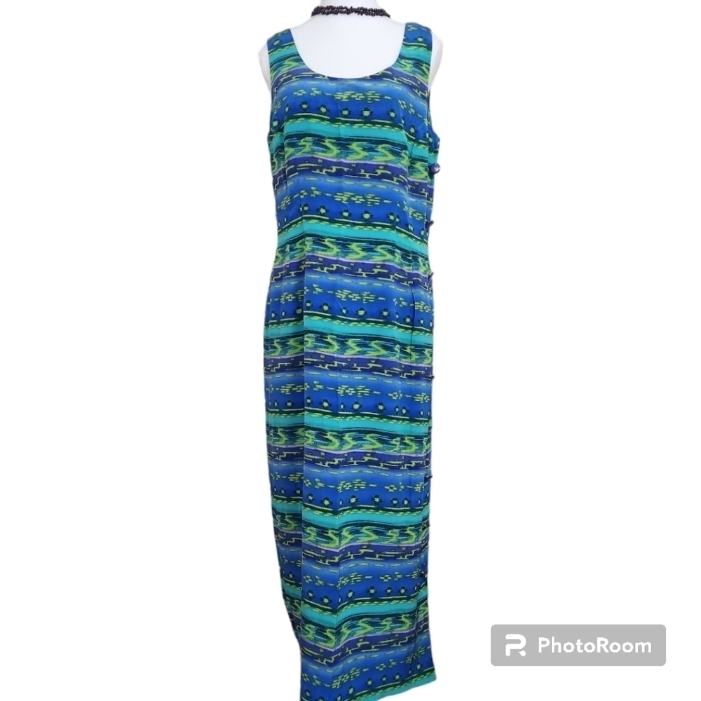 Maggy London Floral maxi dress size 12 in multi blue color 💙